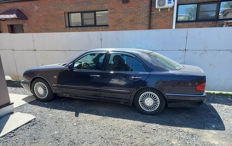 Mercedes-Benz E-Класс, 1997 год, 250 000 рублей, 8 фотография
