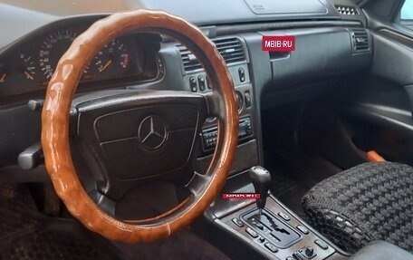 Mercedes-Benz E-Класс, 1997 год, 250 000 рублей, 4 фотография