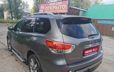 Nissan Pathfinder, 2015 год, 1 900 000 рублей, 5 фотография