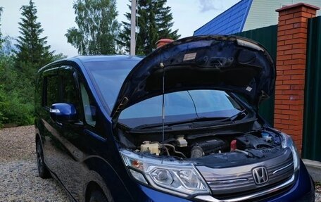 Honda Stepwgn IV, 2017 год, 2 600 000 рублей, 4 фотография