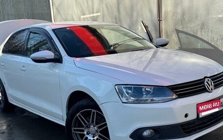 Volkswagen Jetta VI, 2012 год, 580 000 рублей, 2 фотография
