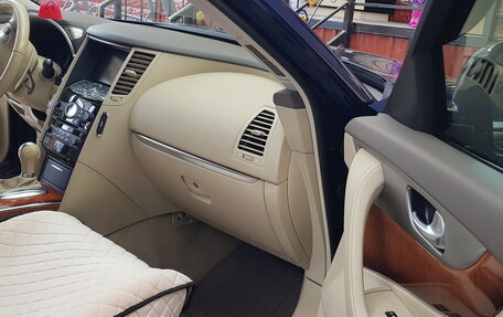 Infiniti QX70, 2016 год, 2 700 000 рублей, 11 фотография