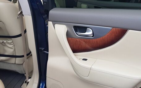 Infiniti QX70, 2016 год, 2 700 000 рублей, 13 фотография