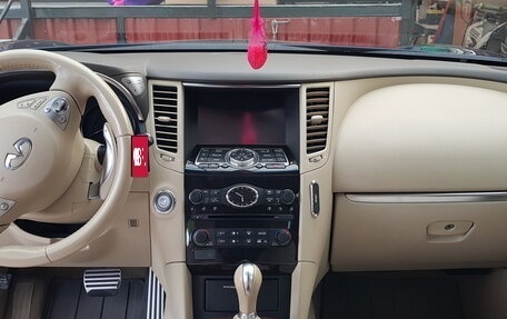 Infiniti QX70, 2016 год, 2 700 000 рублей, 9 фотография