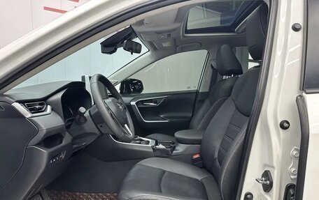 Toyota RAV4, 2020 год, 4 200 000 рублей, 3 фотография