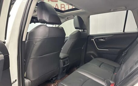 Toyota RAV4, 2020 год, 4 200 000 рублей, 7 фотография