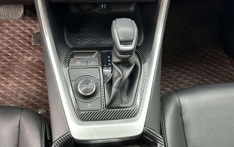 Toyota RAV4, 2020 год, 4 200 000 рублей, 10 фотография