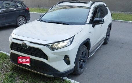 Toyota RAV4, 2020 год, 4 200 000 рублей, 6 фотография