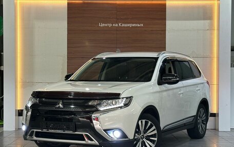 Mitsubishi Outlander III рестайлинг 3, 2021 год, 2 390 000 рублей, 1 фотография