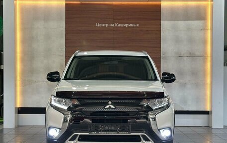 Mitsubishi Outlander III рестайлинг 3, 2021 год, 2 390 000 рублей, 2 фотография