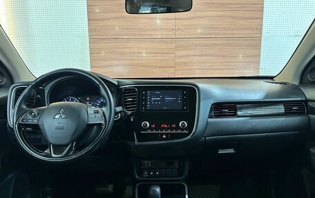 Mitsubishi Outlander III рестайлинг 3, 2021 год, 2 390 000 рублей, 8 фотография