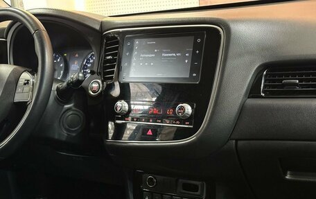 Mitsubishi Outlander III рестайлинг 3, 2021 год, 2 390 000 рублей, 10 фотография