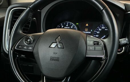 Mitsubishi Outlander III рестайлинг 3, 2021 год, 2 390 000 рублей, 11 фотография