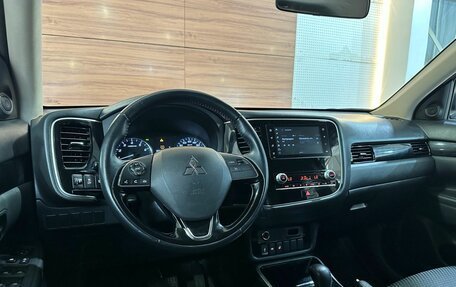 Mitsubishi Outlander III рестайлинг 3, 2021 год, 2 390 000 рублей, 7 фотография