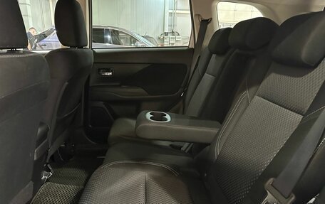 Mitsubishi Outlander III рестайлинг 3, 2021 год, 2 390 000 рублей, 21 фотография