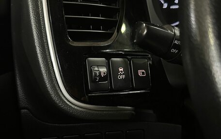 Mitsubishi Outlander III рестайлинг 3, 2021 год, 2 390 000 рублей, 18 фотография