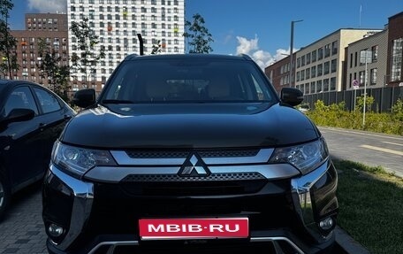 Mitsubishi Outlander III рестайлинг 3, 2019 год, 2 300 000 рублей, 1 фотография