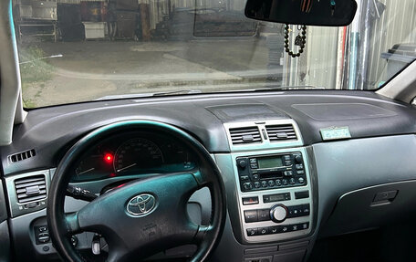 Toyota Avensis Verso I рестайлинг, 2003 год, 675 000 рублей, 6 фотография