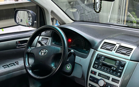 Toyota Avensis Verso I рестайлинг, 2003 год, 675 000 рублей, 11 фотография