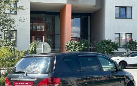 Toyota Avensis Verso I рестайлинг, 2003 год, 675 000 рублей, 16 фотография