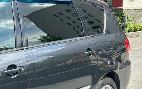 Toyota Avensis Verso I рестайлинг, 2003 год, 675 000 рублей, 23 фотография