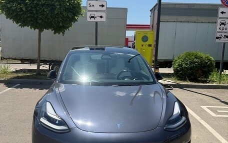 Tesla Model 3 I, 2021 год, 1 990 000 рублей, 3 фотография