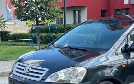 Toyota Avensis Verso I рестайлинг, 2003 год, 675 000 рублей, 20 фотография