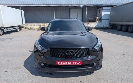 Infiniti QX70, 2014 год, 2 500 000 рублей, 11 фотография