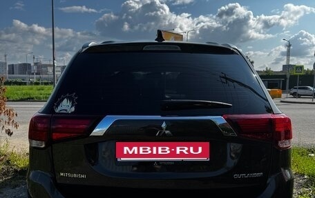 Mitsubishi Outlander III рестайлинг 3, 2019 год, 2 300 000 рублей, 6 фотография