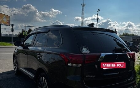 Mitsubishi Outlander III рестайлинг 3, 2019 год, 2 300 000 рублей, 7 фотография