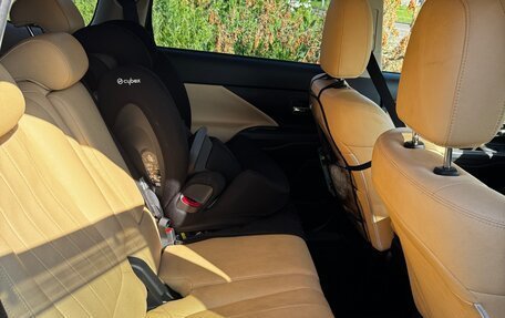 Mitsubishi Outlander III рестайлинг 3, 2019 год, 2 300 000 рублей, 11 фотография