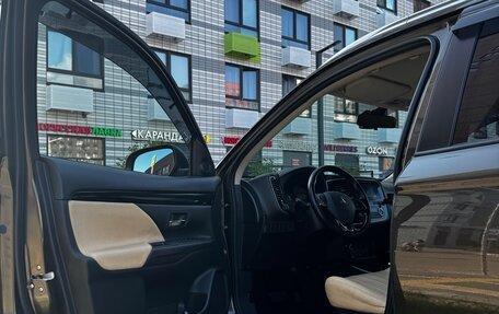 Mitsubishi Outlander III рестайлинг 3, 2019 год, 2 300 000 рублей, 20 фотография