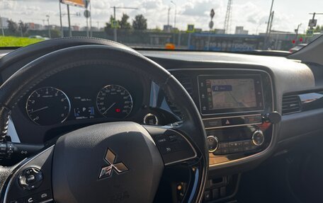 Mitsubishi Outlander III рестайлинг 3, 2019 год, 2 300 000 рублей, 19 фотография