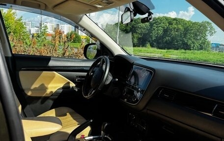 Mitsubishi Outlander III рестайлинг 3, 2019 год, 2 300 000 рублей, 23 фотография