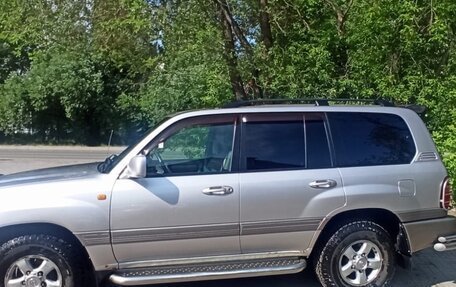 Toyota Land Cruiser 100 рестайлинг 2, 2001 год, 1 550 000 рублей, 3 фотография