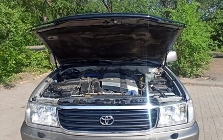 Toyota Land Cruiser 100 рестайлинг 2, 2001 год, 1 550 000 рублей, 8 фотография