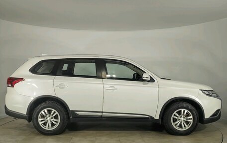 Mitsubishi Outlander III рестайлинг 3, 2020 год, 1 999 000 рублей, 4 фотография
