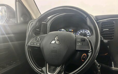 Mitsubishi Outlander III рестайлинг 3, 2020 год, 1 999 000 рублей, 14 фотография