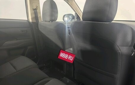 Mitsubishi Outlander III рестайлинг 3, 2020 год, 1 999 000 рублей, 15 фотография