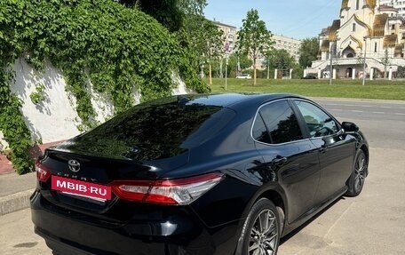 Toyota Camry, 2021 год, 2 300 000 рублей, 4 фотография