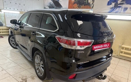 Toyota Highlander III, 2014 год, 2 550 000 рублей, 4 фотография