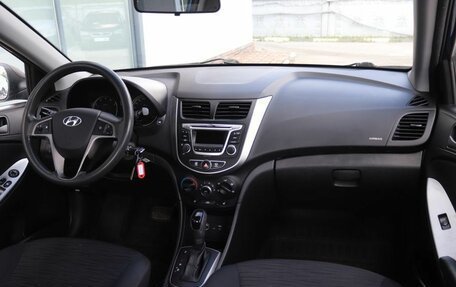 Hyundai Solaris II рестайлинг, 2015 год, 1 092 000 рублей, 13 фотография