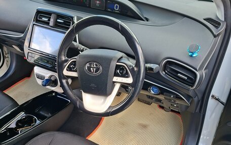 Toyota Prius IV XW50, 2017 год, 1 900 000 рублей, 11 фотография