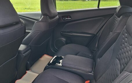 Toyota Prius IV XW50, 2017 год, 1 900 000 рублей, 10 фотография
