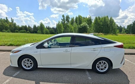 Toyota Prius IV XW50, 2017 год, 1 900 000 рублей, 6 фотография