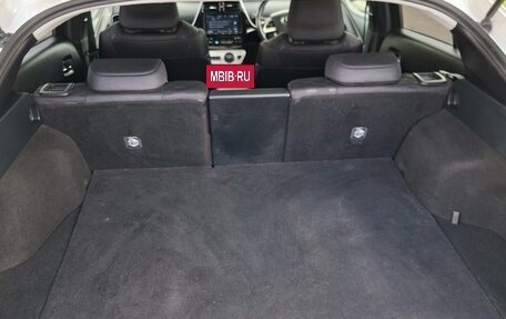 Toyota Prius IV XW50, 2017 год, 1 900 000 рублей, 8 фотография