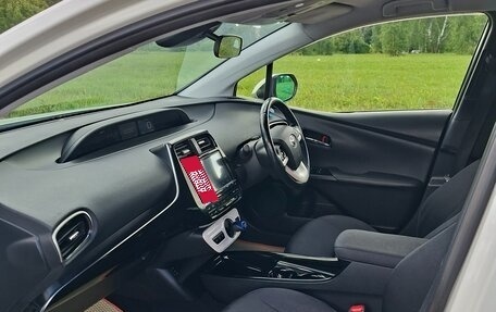 Toyota Prius IV XW50, 2017 год, 1 900 000 рублей, 9 фотография