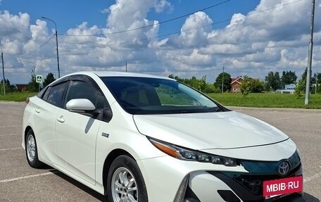 Toyota Prius IV XW50, 2017 год, 1 900 000 рублей, 2 фотография