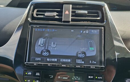 Toyota Prius IV XW50, 2017 год, 1 900 000 рублей, 14 фотография