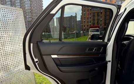 Ford Explorer VI, 2018 год, 3 250 000 рублей, 7 фотография